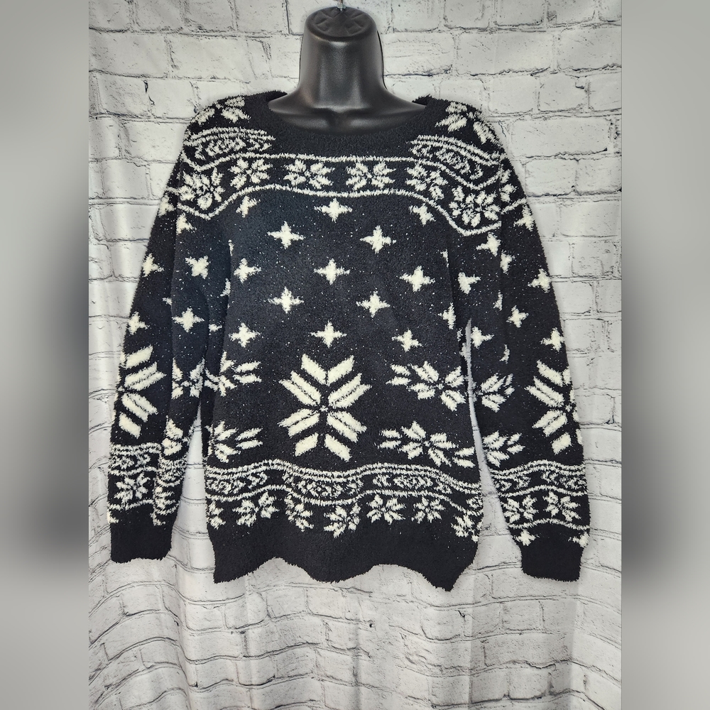 Barefoot Dreams Cozy Chic Black and White Holiday Snowflake Sweater Size M‎